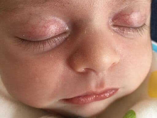 amazing newborn photos with iphone close-up